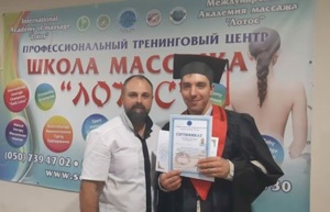 48391854_352172915579258_3283691678216486912_n